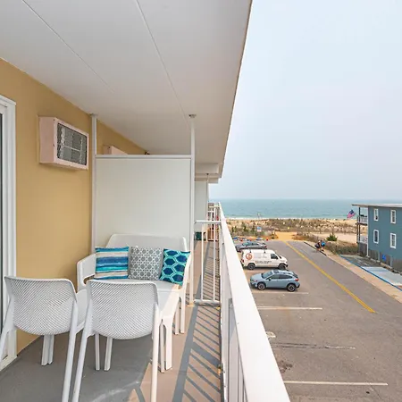 Ocean View Renovated Condo With Balcony